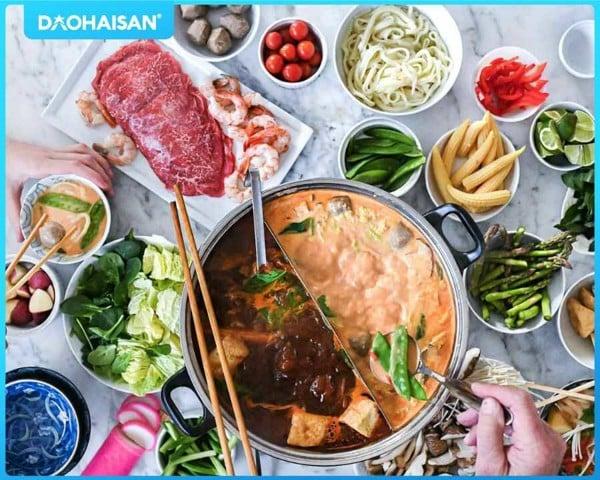 Cách nấu lẩu thập cẩm hải sản thơm ngon tại nhà