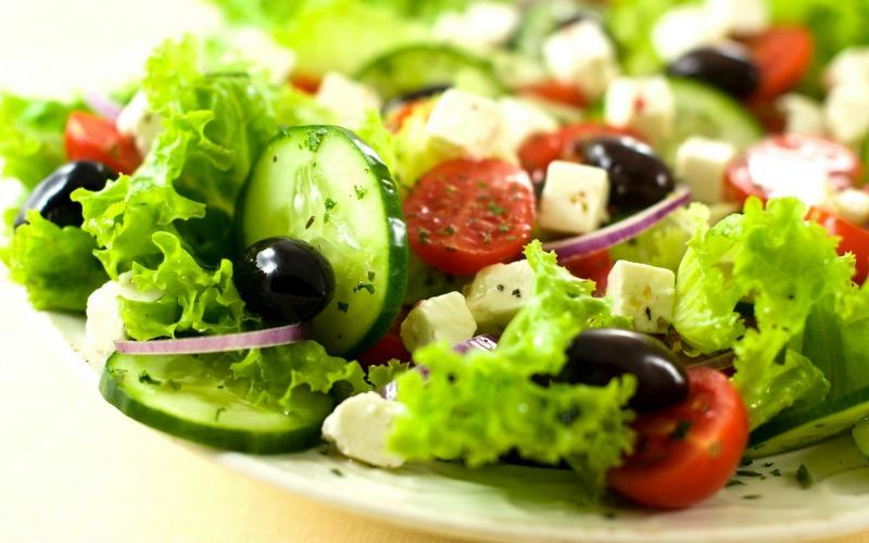 Cách làm salad cà chua dưa chuột ngon hơn ngoài tiệm