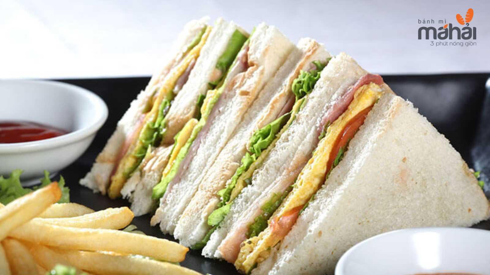 Bạn có thể biến tấu ra vô vàn món ăn ngon miệng chỉ với vài lát bánh mì sandwich. (source: internet).