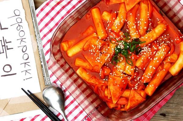 Tokbokki chứa bao nhiêu calo, lẩu tokbokki bao nhiêu calo, tokbokki có bao nhiêu calo, 100g tokbokki bao nhiêu calo, tokbokki hộp bao nhiêu calo, bánh gạo tokbokki bao nhiêu calo, tokbokki phô mai bao nhiêu calo, 1 nồi lẩu tokbokki bao nhiêu calo, tokbokki lắc phô mai bao nhiêu calo,, ăn tokbokki có béo không, ăn tokbokki có nóng không, tokbokki có ăn chay được không, bà bầu có được ăn tokbokki