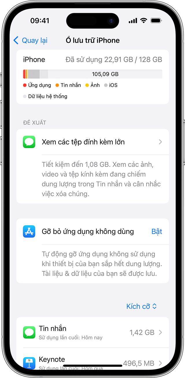 Màn hình iPhone hiển thị các đề xuất về cách tạo dung lượng trên thiết bị của bạn