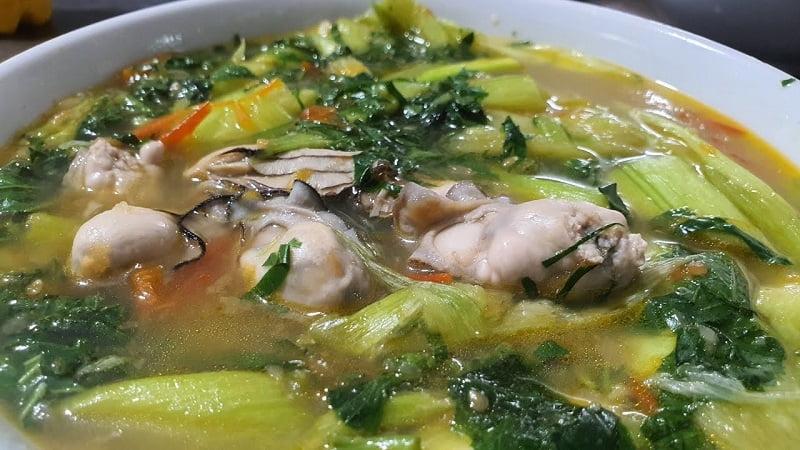 Canh hàu dọc mùng dễ ăn, là kiểu canh chua nên có thể dùng vào ngày hè