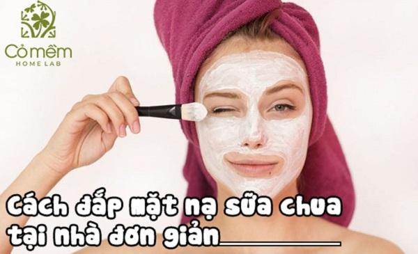 đắp mặt nạ sữa chua