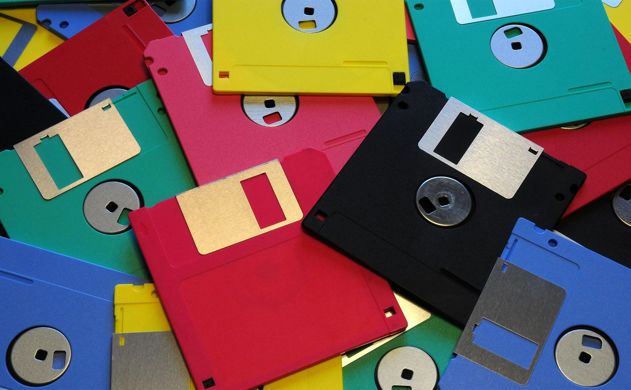 Floppy Disk Là Gì? Tổng Hợp Những Điều Cần Biết Về Floppy Disk