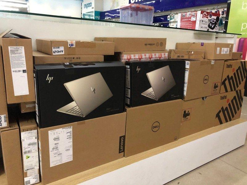 Cách kiểm tra laptop mới mua đầu tiên là xem xét hộp giấy đựng máy