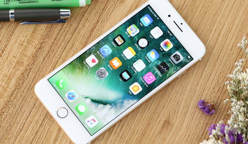 Màn hình iPhone 7 Plus ám hồng 1