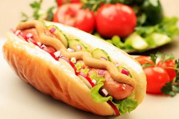 Bánh Hotdog bao nhiêu calo? Bí quyết ăn Hotdog không bị mập